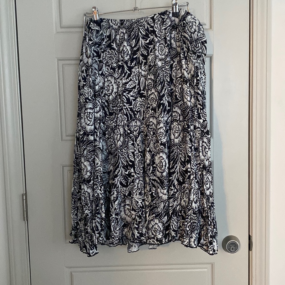 KarenKane Maxi Skirt 🖤🤍